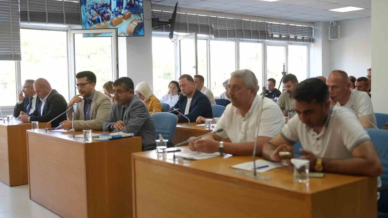 Düzce Belediyesi, BELKA İnsan Kaynakları A.Ş.'nin SGK Borcu Karşılığı Bazı Arsaların Devrini Oy Çokluğuyla Kabul Etti