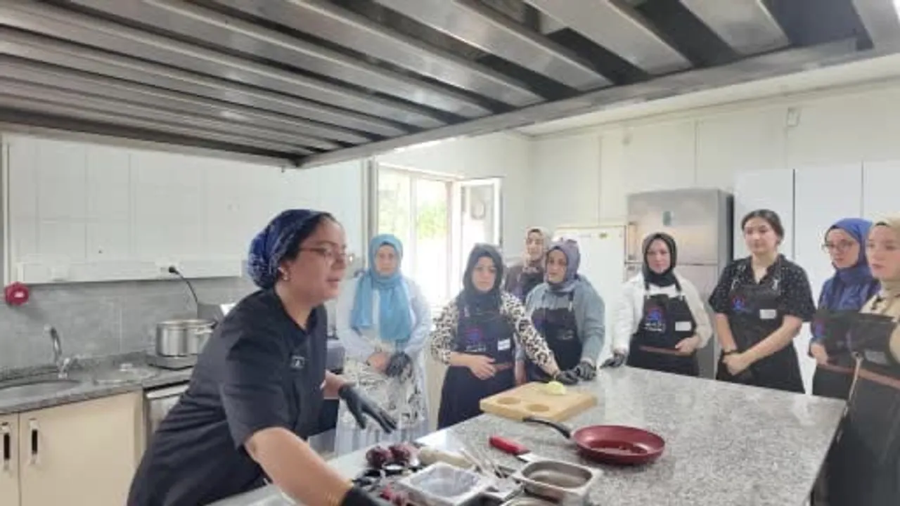 Düzce Belediyesi BELMEK kurslarında hem öğreniyor hem eğleniyorlar