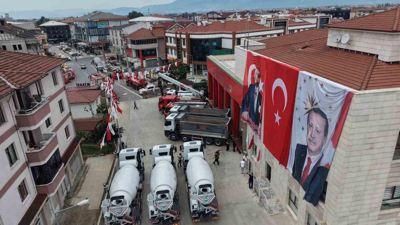 Düzce Belediyesi itfaiye filosunu 12 araçla güçlendirdi