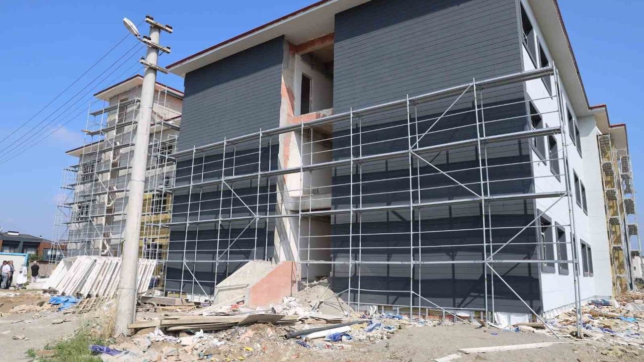 Düzce'de 24 sınıflı Turgut Özal Anadolu Lisesi inşaatında yerinde inceleme