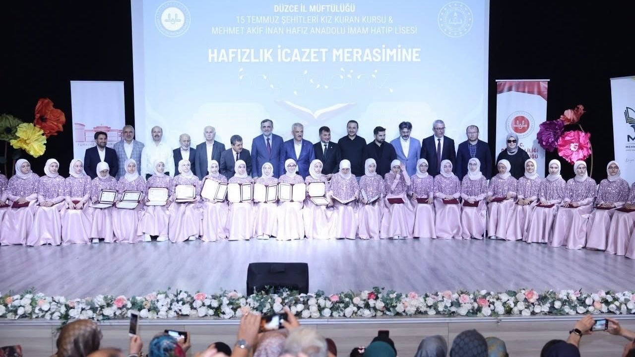 Düzce'de 40 hafız icazet belgelerini aldı