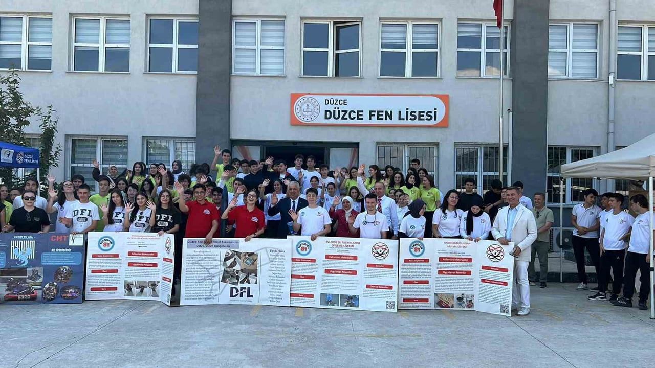 Düzce'de '81 Bilim, Kültür, Sanat ve Spor Şenliği'nde Öğrenci Projeleri Sergilendi