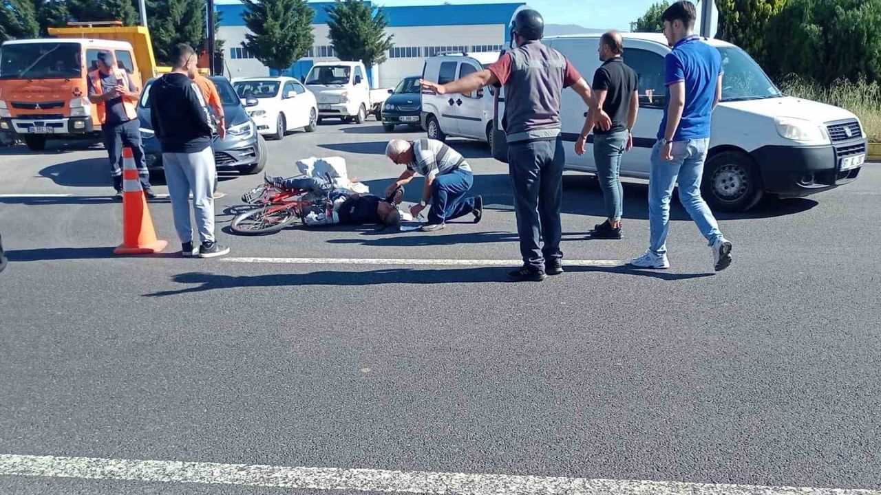 Düzce’de 86 yaşındaki bisikletliye otomobil çarptı, hafif yaralandı