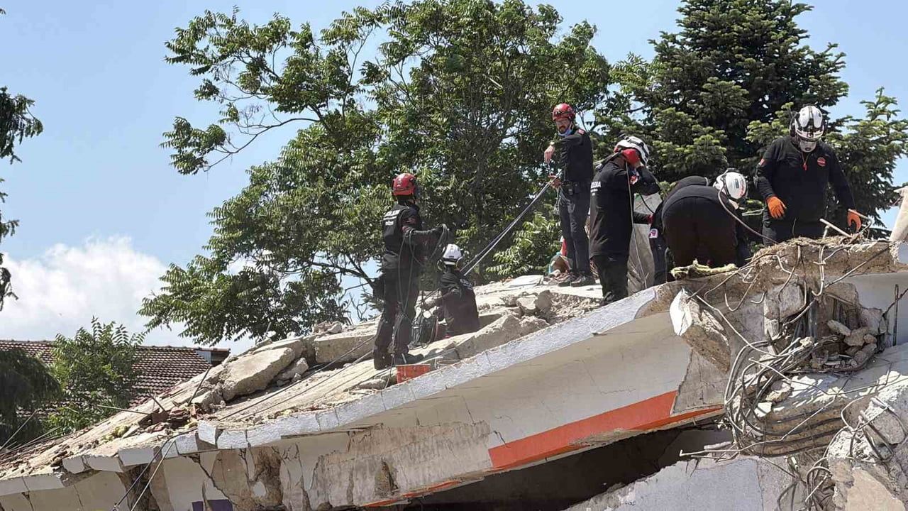 Düzce'de AFAD koordinasyonunda 9 ilin katıldığı bölgesel deprem tatbikatı