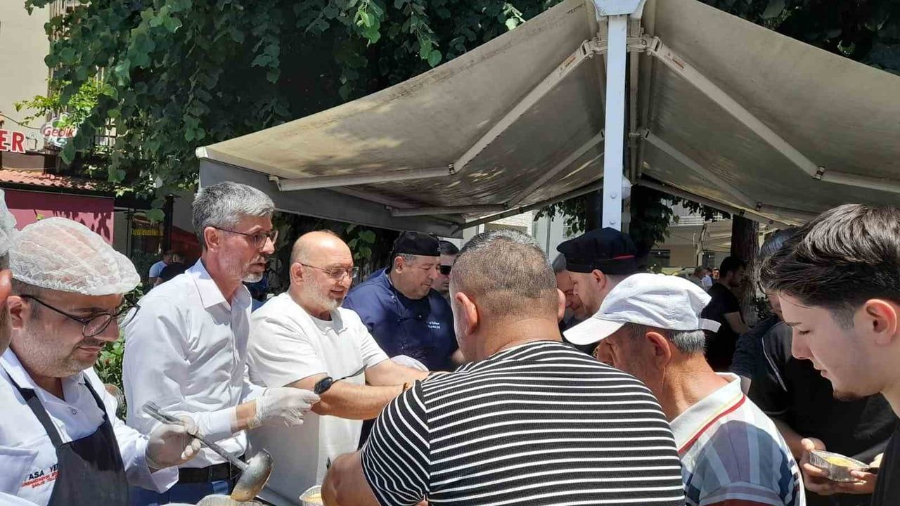 Düzce’de bin kişiye aşure ikramı yapıldı