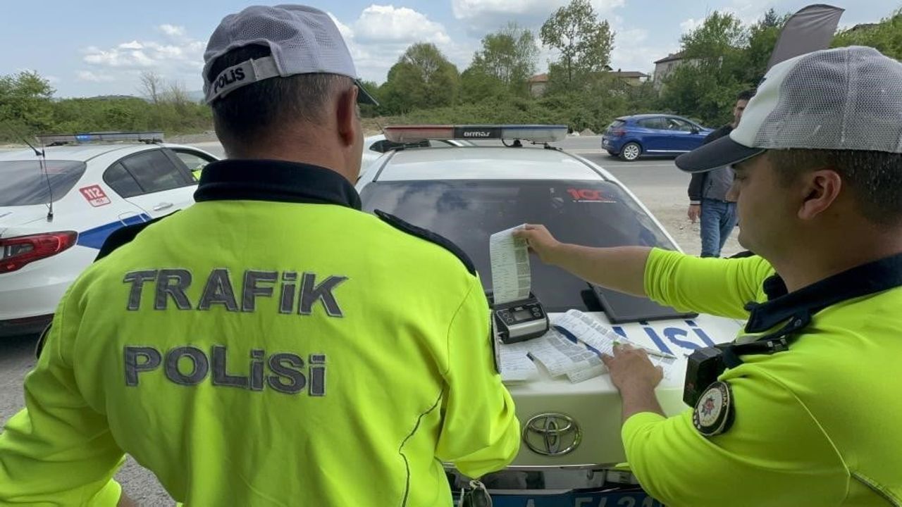 Düzce'de denetimlerde 995 araç sürücüsüne idari para cezası
