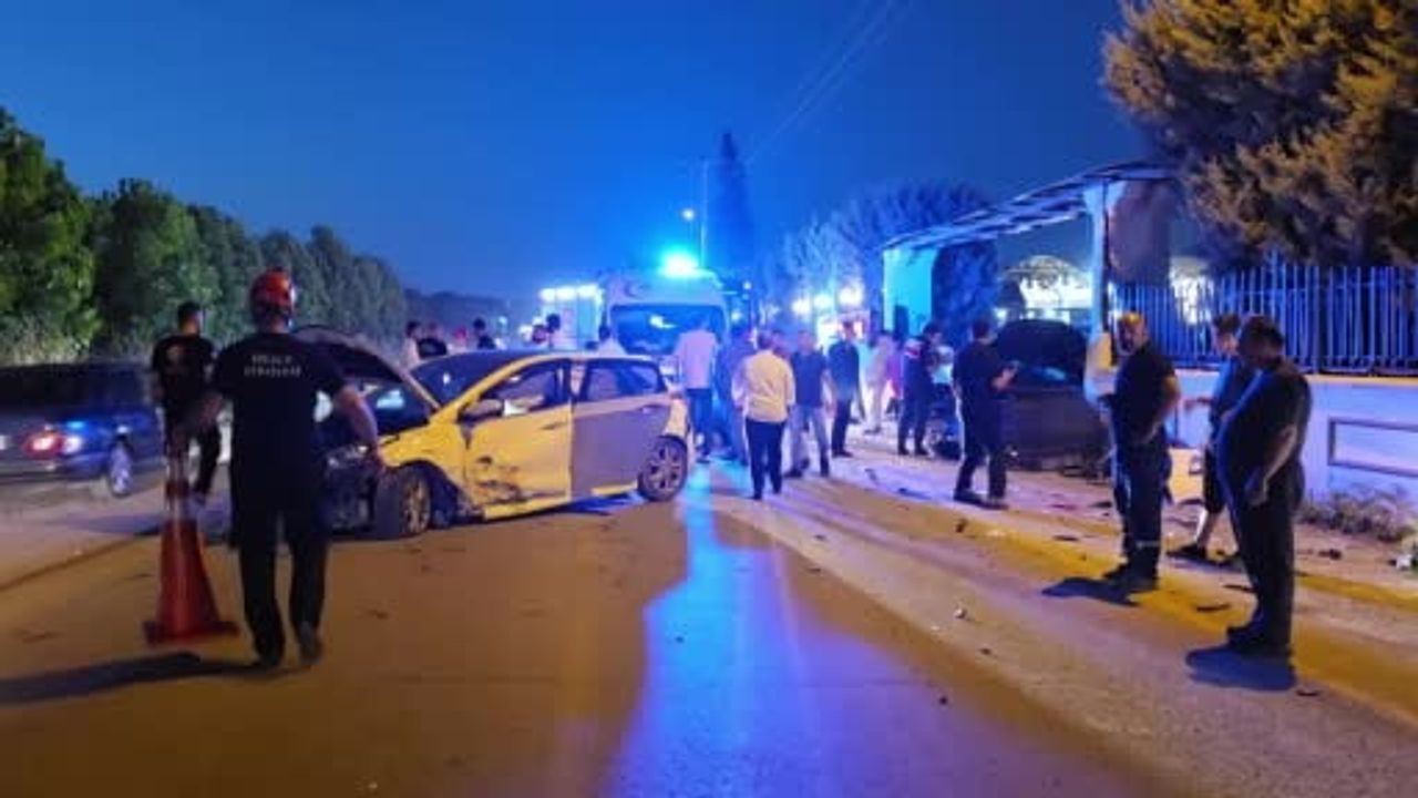 Düzce'de düğün salonu önünde trafik kazası: 4 yaralı