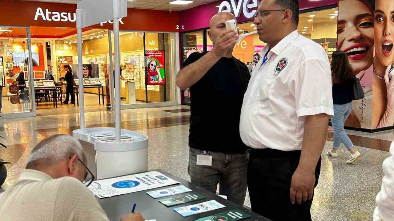 Düzce'de Dünya Tütünsüz Günü: Halk Sağlığı Müdürlüğü Alışveriş Merkezinde Farkındalık Standı