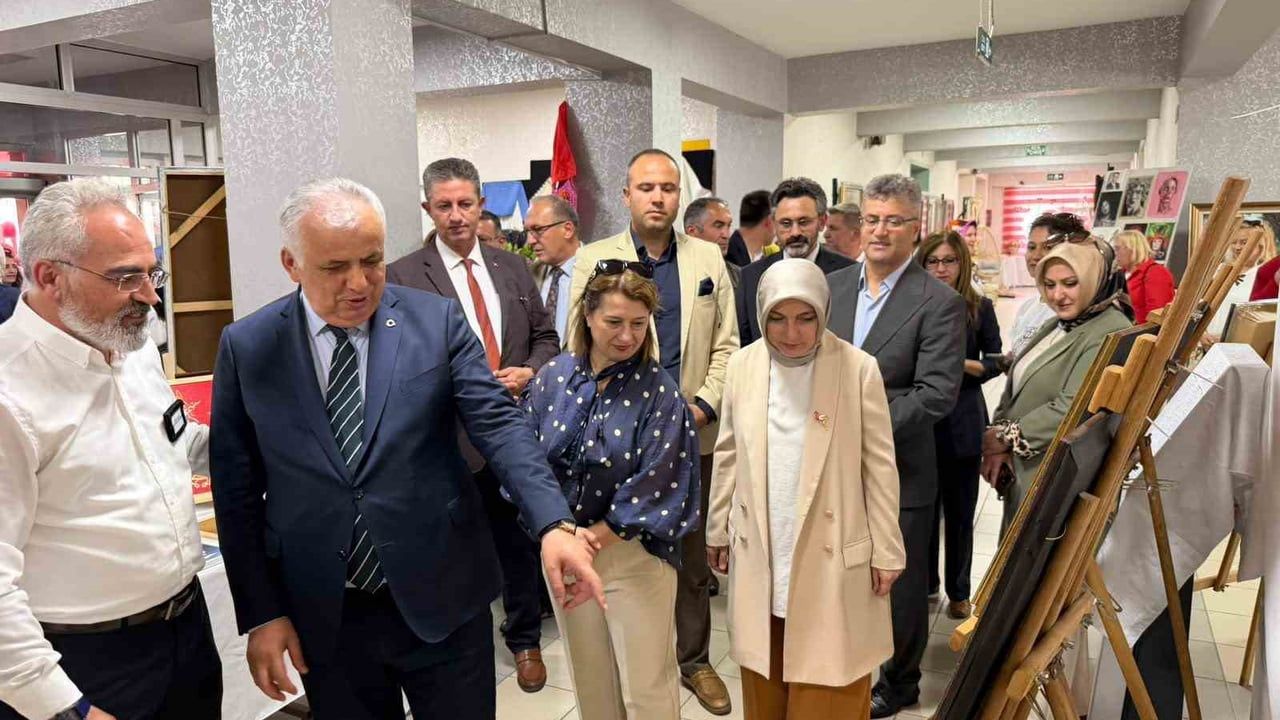 Düzce'de Halk Eğitimi Merkezi Yıl Sonu Sergisi: 21 Alanda Yaklaşık 2 Bin Eser