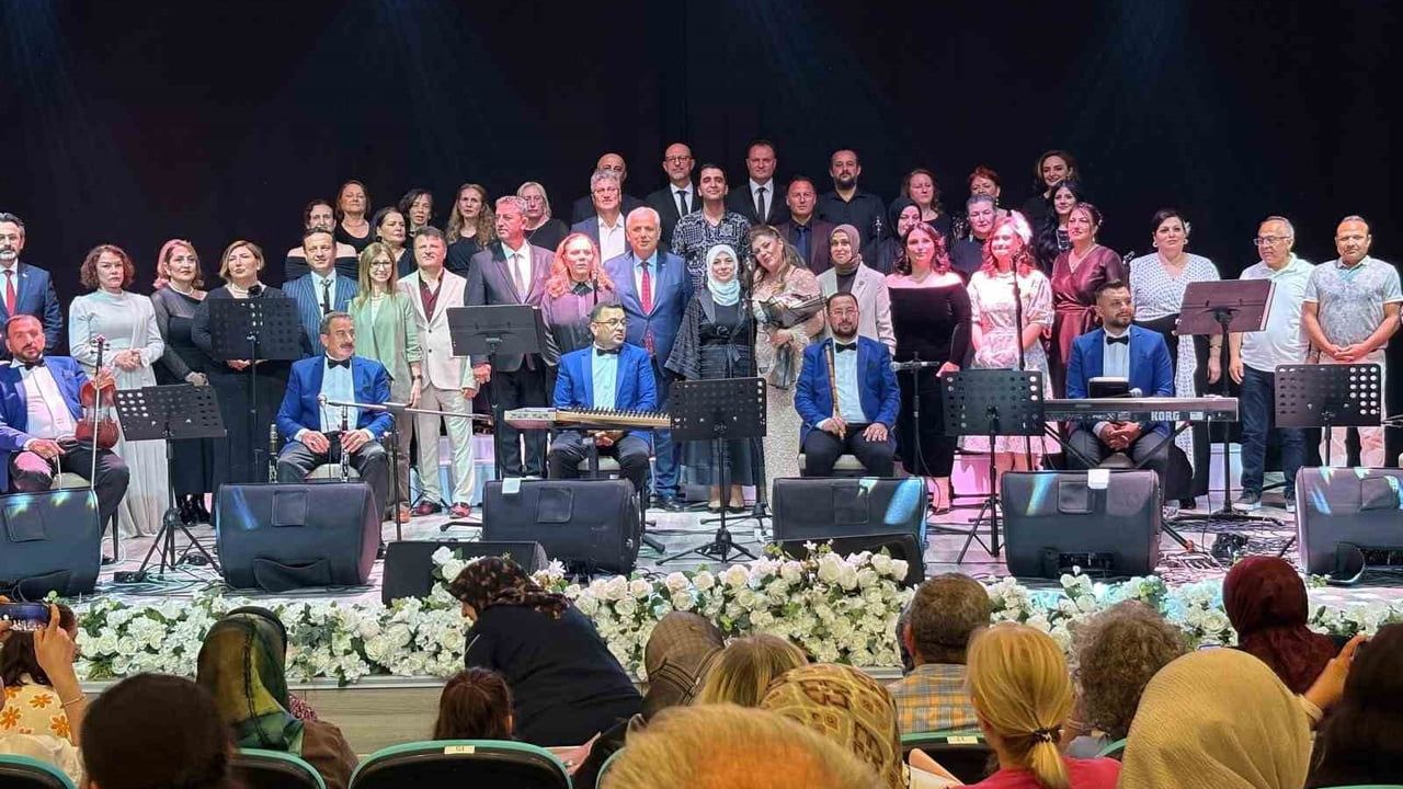 Düzce'de Hayat Boyu Öğrenme Haftası kapsamında Yeşilçam Müzikleri Konseri