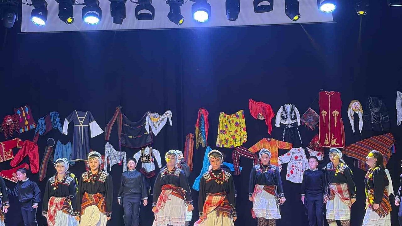 Düzce'de Hayat Boyu Öğrenme Haftası'nda Anadolu Halk Oyunları Sergisi
