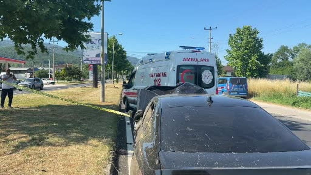 Düzce'de milletvekili Ercan Öztürk'ün aracının karıştığı kazada 1 kişi yaşamını yitirdi