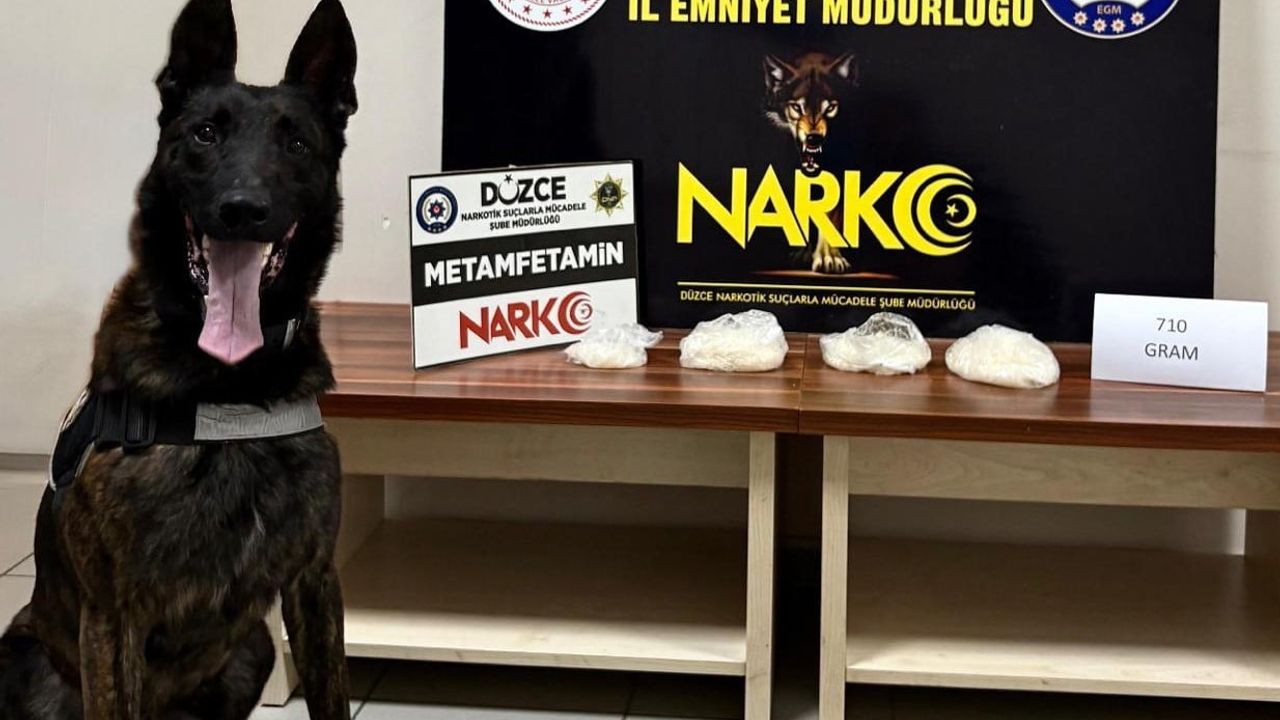 Düzce'de motor kaputundan 710 gram metamfetamin ele geçirildi