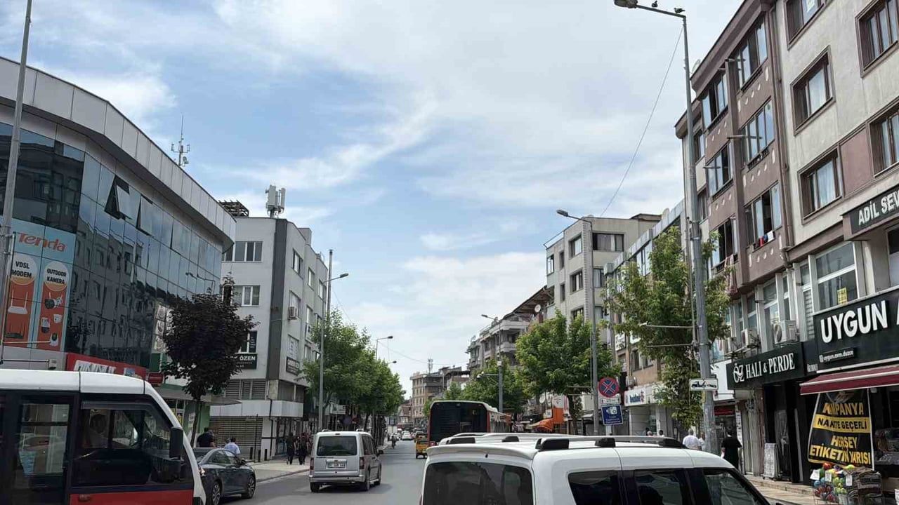 Düzce’de sıcaklık 32°C’ye ulaştı; kısa süreli yağışlar etkili oldu