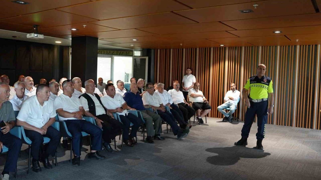 Düzce Ulaşım A.Ş. şoförlerine İl Jandarma tarafından trafik eğitimi verildi
