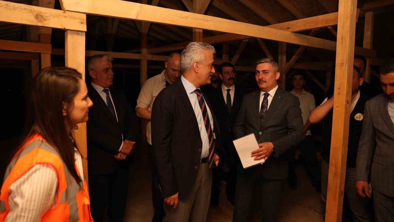Düzce Valisi Mehmet Makas, Uzunmustafa İlkokulu ek binasında inceleme yaptı