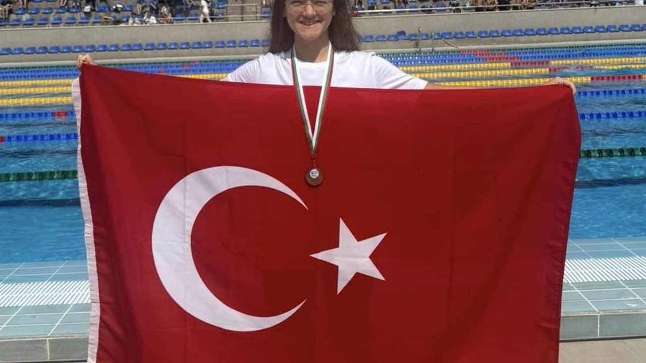 Ecrin Çevik, Black Sea Cup 2026'da 50 metre sırtüstünde bronz madalya kazandı