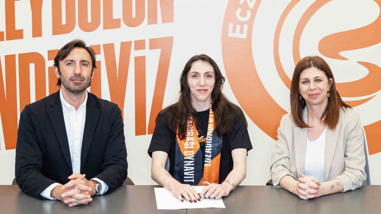 Eczacıbaşı Dynavit, milli orta oyuncu Aslı Kalaç ile sözleşme imzaladı