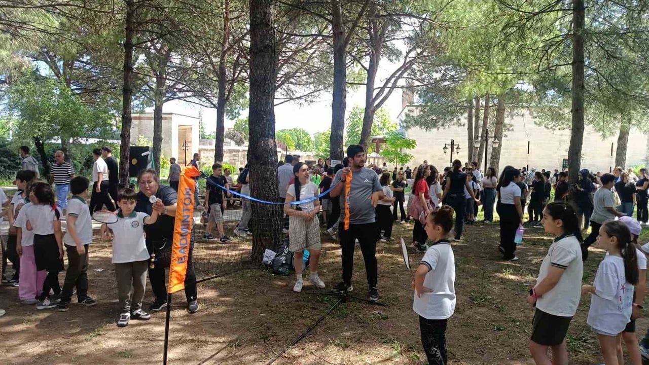 Edirne’de ÇEDES yıl sonu şenliği Sultan II. Bayezid Külliyesi’nde düzenlendi