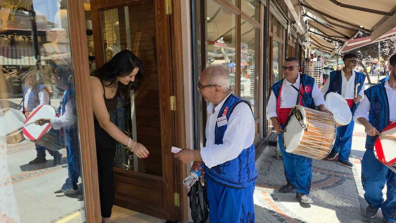 Edirne'de davul-zurna ekibinden esnafa Kırkpınar daveti