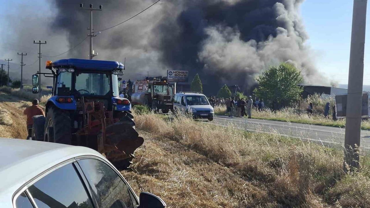 Edirne’de Keşan ilçesinde iş yerinde yangın kontrol altına alındı