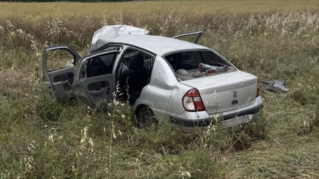 Edirne'de Uzunköprü yakınlarında otomobil şarampole çıktı: 4 yaralı