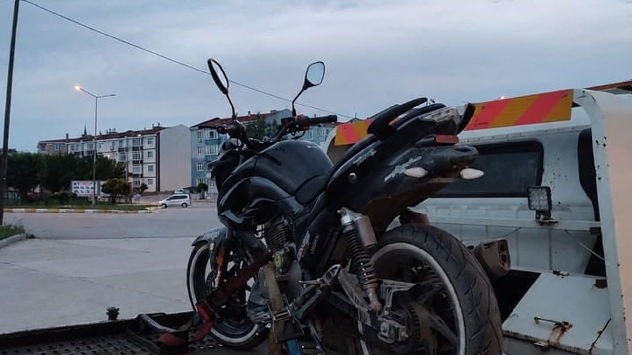 Edirne Uzunköprü'de abartı egzoz ve uygunsuz sürücü belgesiyle motosiklete 27 bin 629 TL ceza