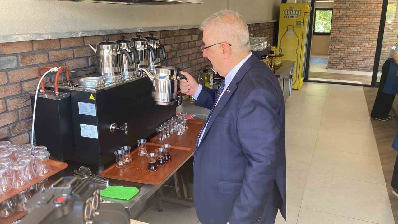Edremit'te Kent Lokantası, Kent Kafe ve Altınkum Çınaraltı Halk Çay Bahçesi açıldı