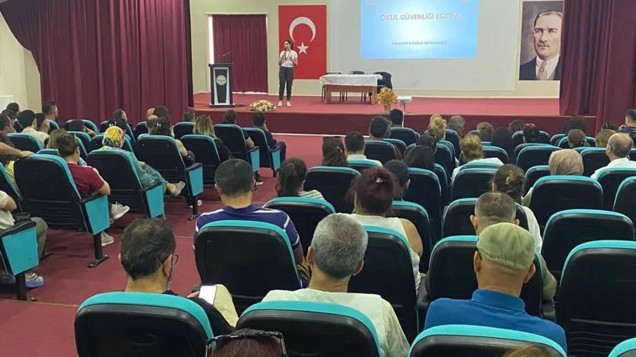 Edremit’te okul müdürleri ve rehber öğretmenlere okul ve siber güvenlik eğitimi verildi