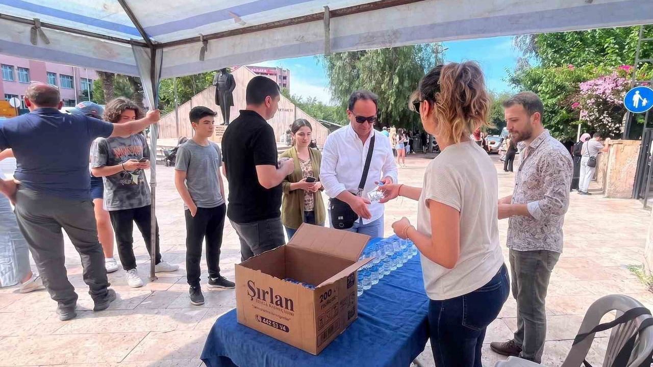 Efeler Belediyesi’nden öğrencilere serinleten destek