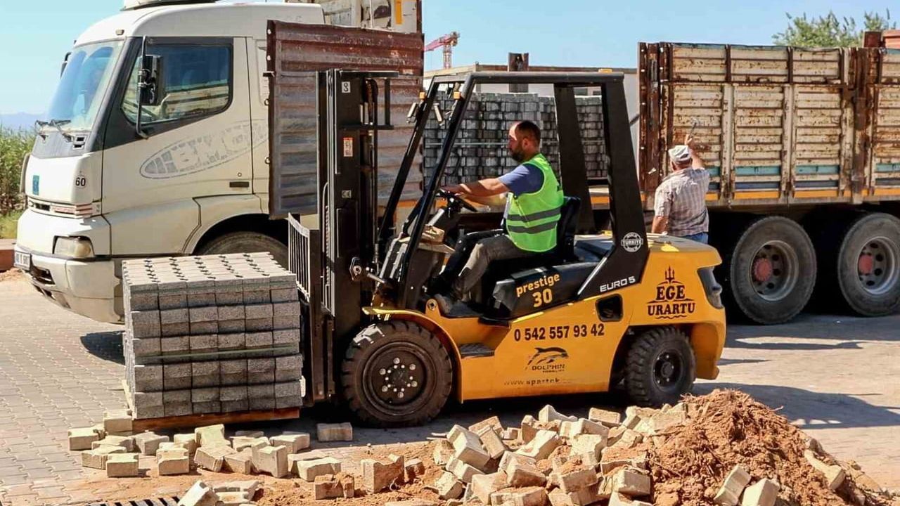 Efeler Belediyesi Şehir Hastanesi Yolunda Parke Taşı Çalışmalarına Başlıyor