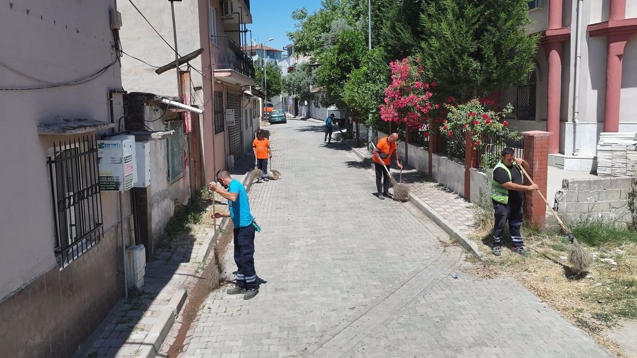 Efeler Belediyesi temizlik çalışmalarıyla mahallelerde düzen sağlıyor