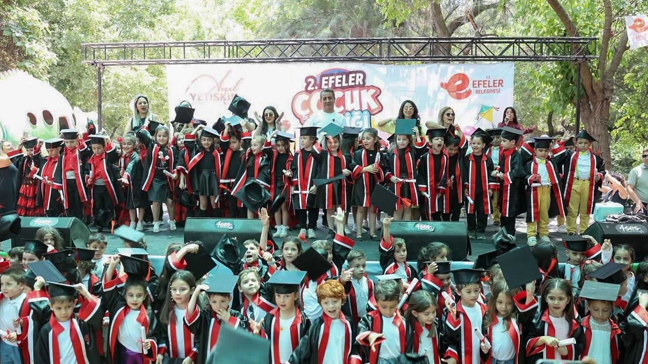Efeler Çocuk Şenliği minikleri bir araya getirdi