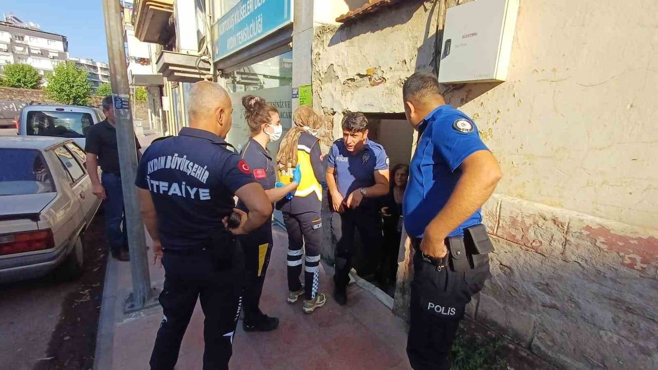 Efeler'de bahçe yangınını söndürürken elini yakan kadın