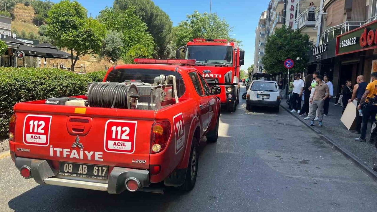 Efeler'de kafe klima motorunda çıkan yangın itfaiyenin hızlı müdahalesiyle söndürüldü