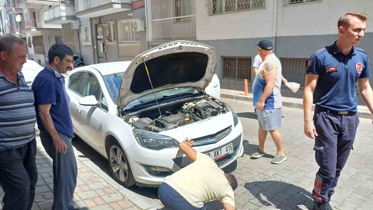 Efeler'de yanlış park itfaiyenin müdahalesini geciktirdi: Park halindeki araç hararet yaptı
