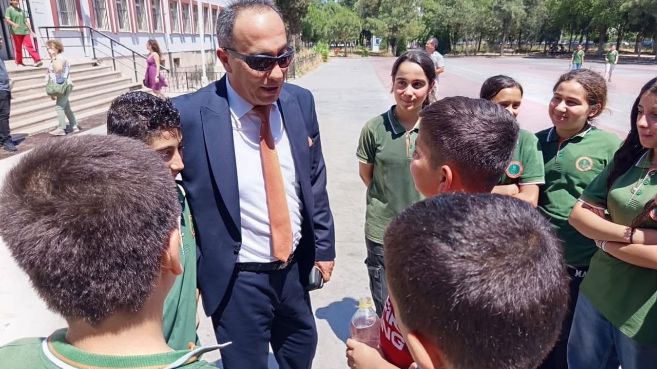 Efeler ilçe milli eğitim müdürü Çomruk: 'hedefimiz değerlerine sahip çıkan nesiller yetiştirmek'