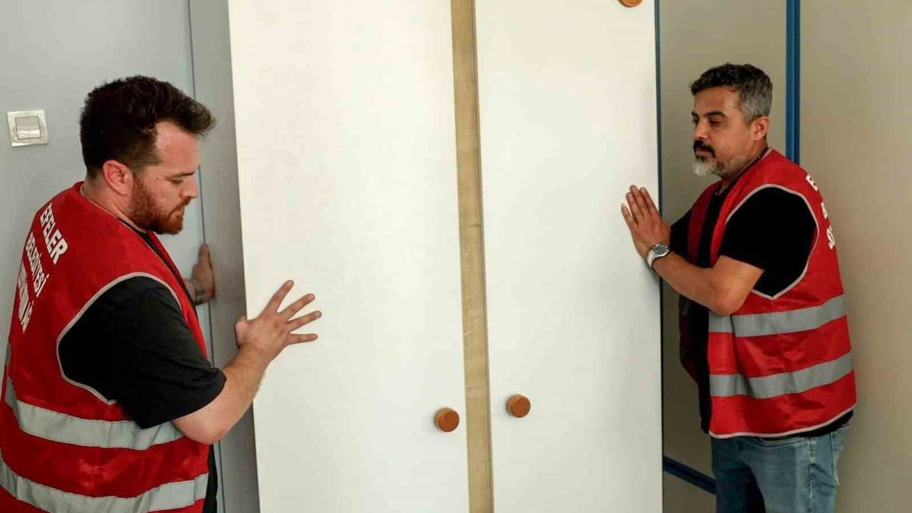 Efeler Sosyal Yardım Ağı, İhtiyaç Sahibi Aileye Çocuk Odası Mobilyası Sağladı