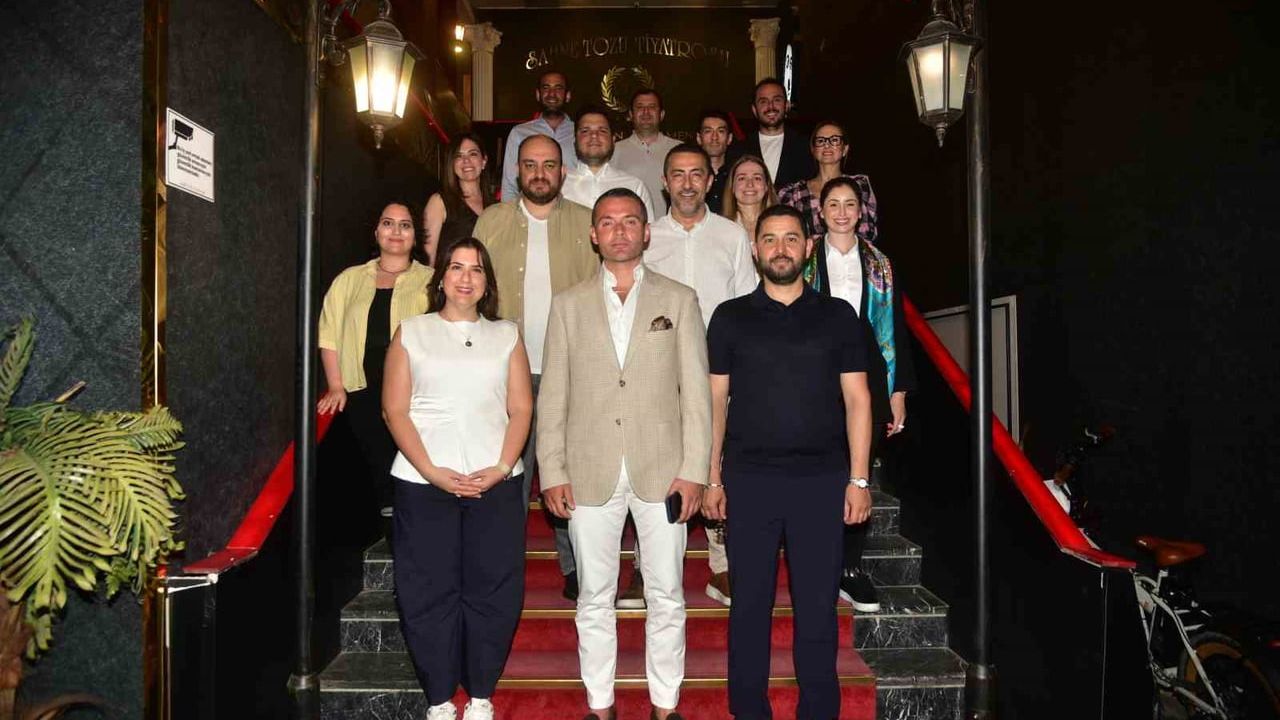 EGİAD Tiyatro Kulübü 'Bir Yaz Gecesi Rüyası'nı sahneleyip gelirini EÇEV'e bağışladı