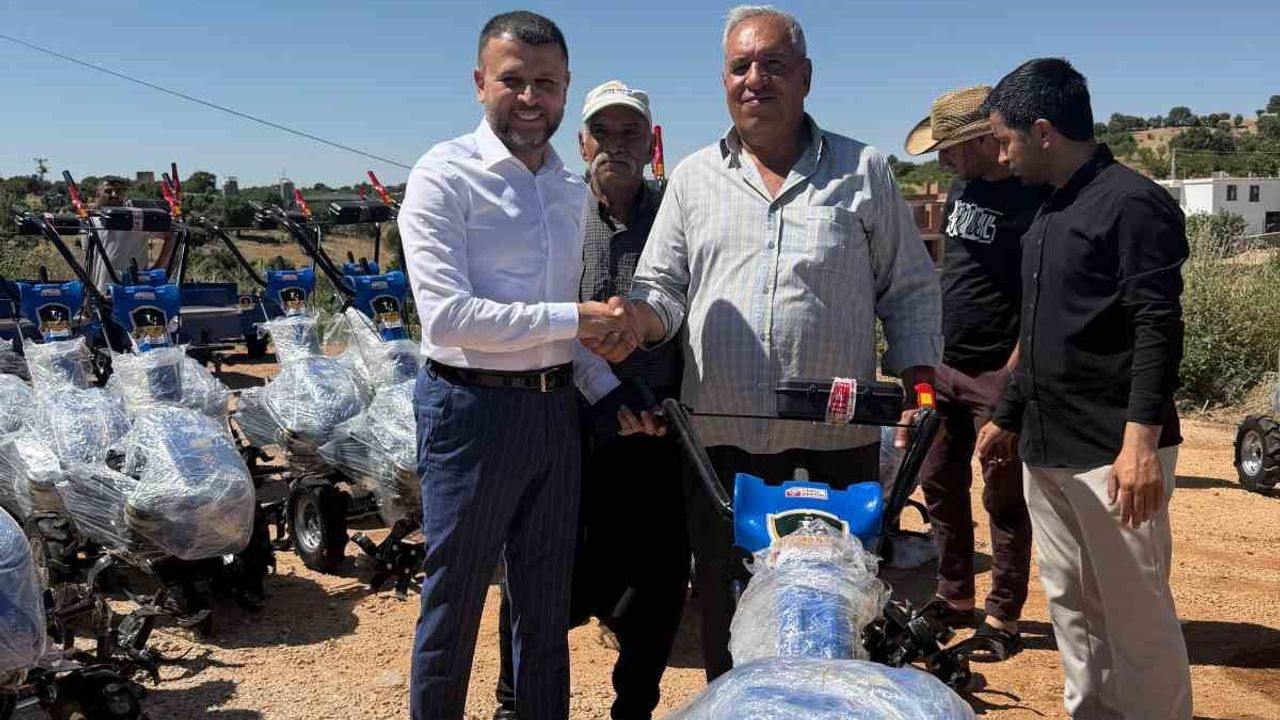 Eğil'de çiftçilere tarım aletleri dağıtıldı