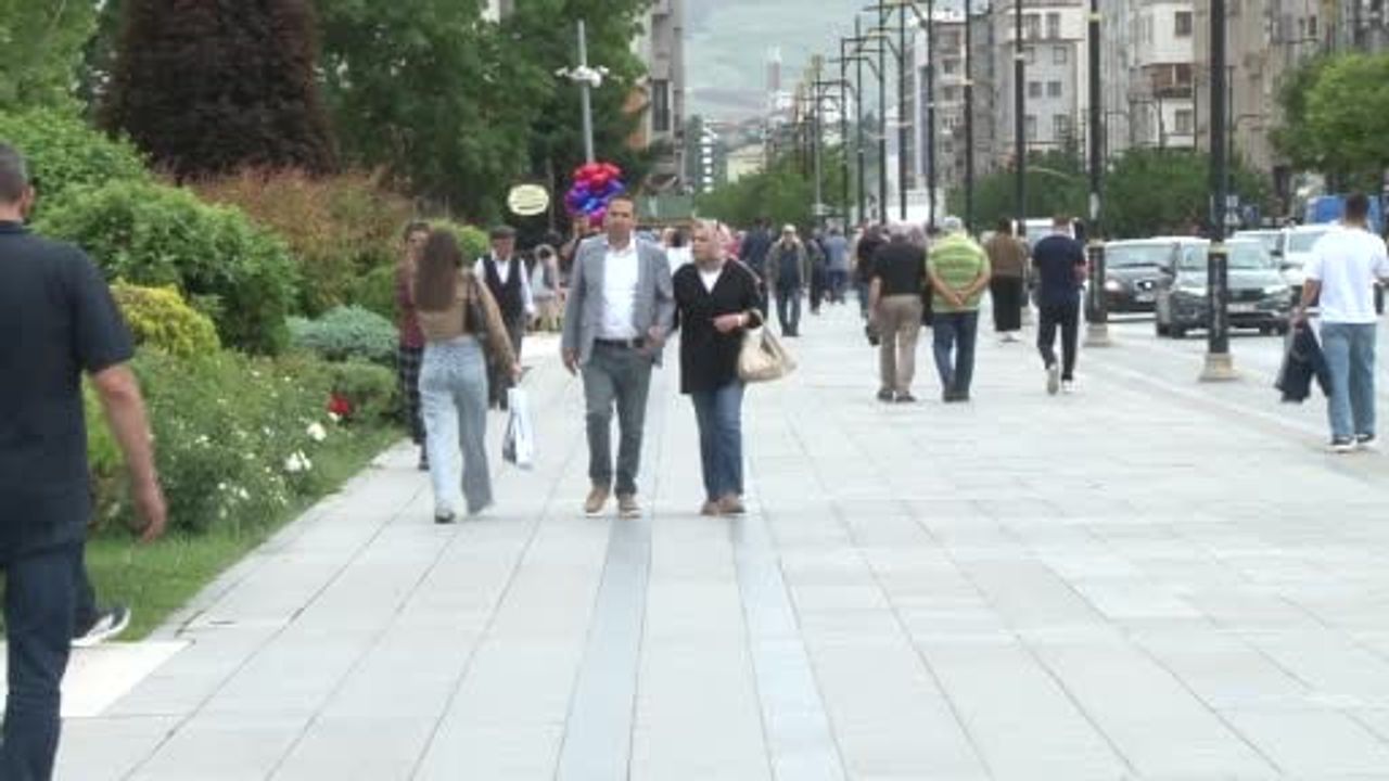 Eğitim ve kariyer planları evlilik yaşını yükseltiyor, kredi yaşı 35 olabilir