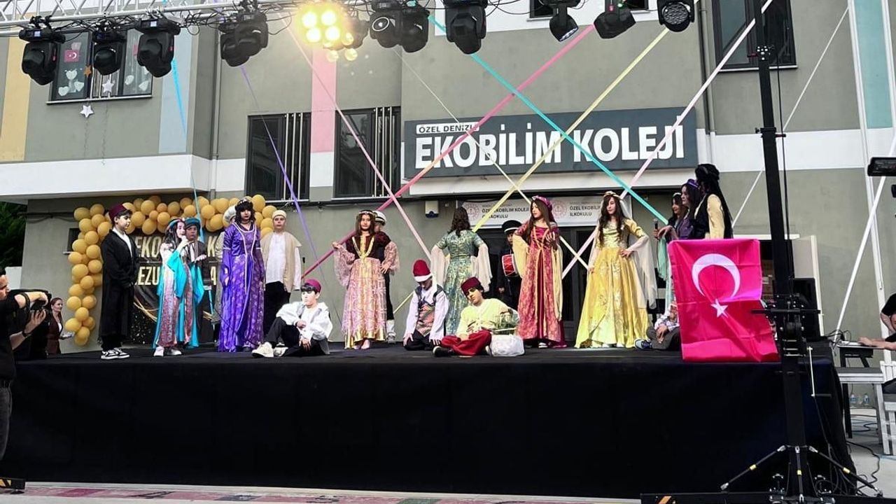 Ekobilim Kolejinden mezunlarına duygu ve coşku dolu uğurlama
