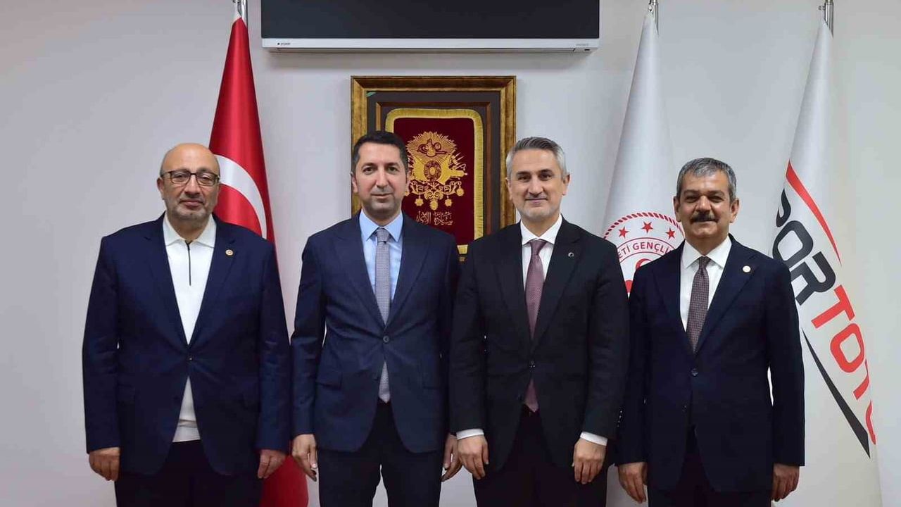 Elazığ'a 10 yeni spor sahası için protokol imzalandı