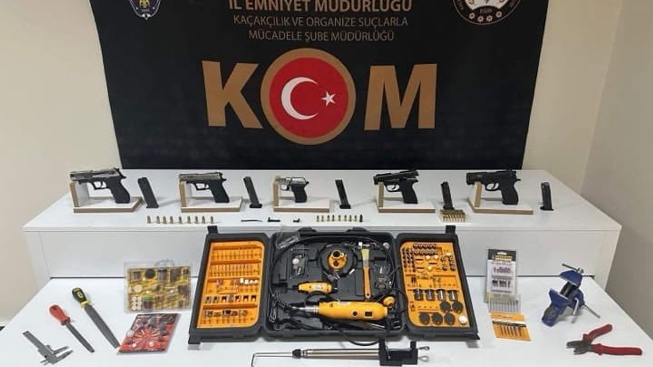 Elazığ’da 5 ruhsatsız tabanca ele geçirildi: 1 tutuklama