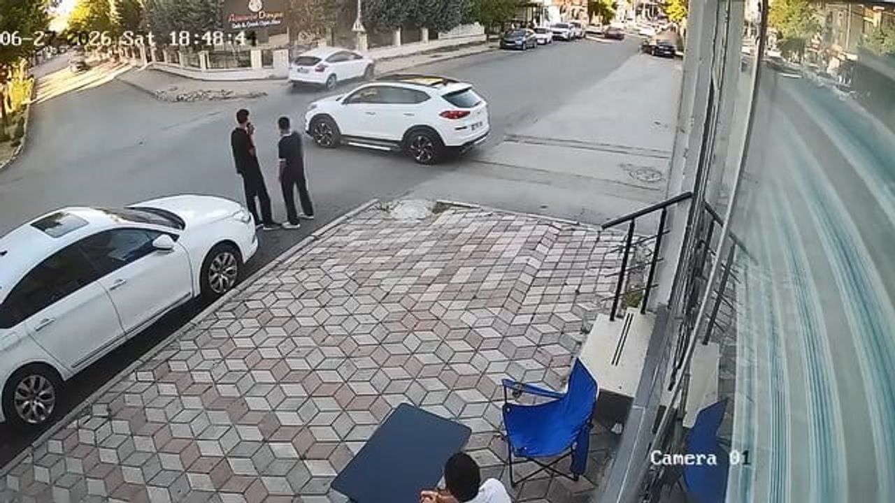 Elazığ'da ara yoldan çıkan cip otomobilin kaza yapmasına neden oldu