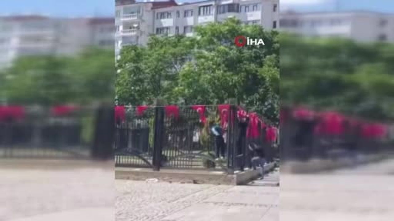 Elazığ'da çocukların Türk bayrağı hassasiyeti