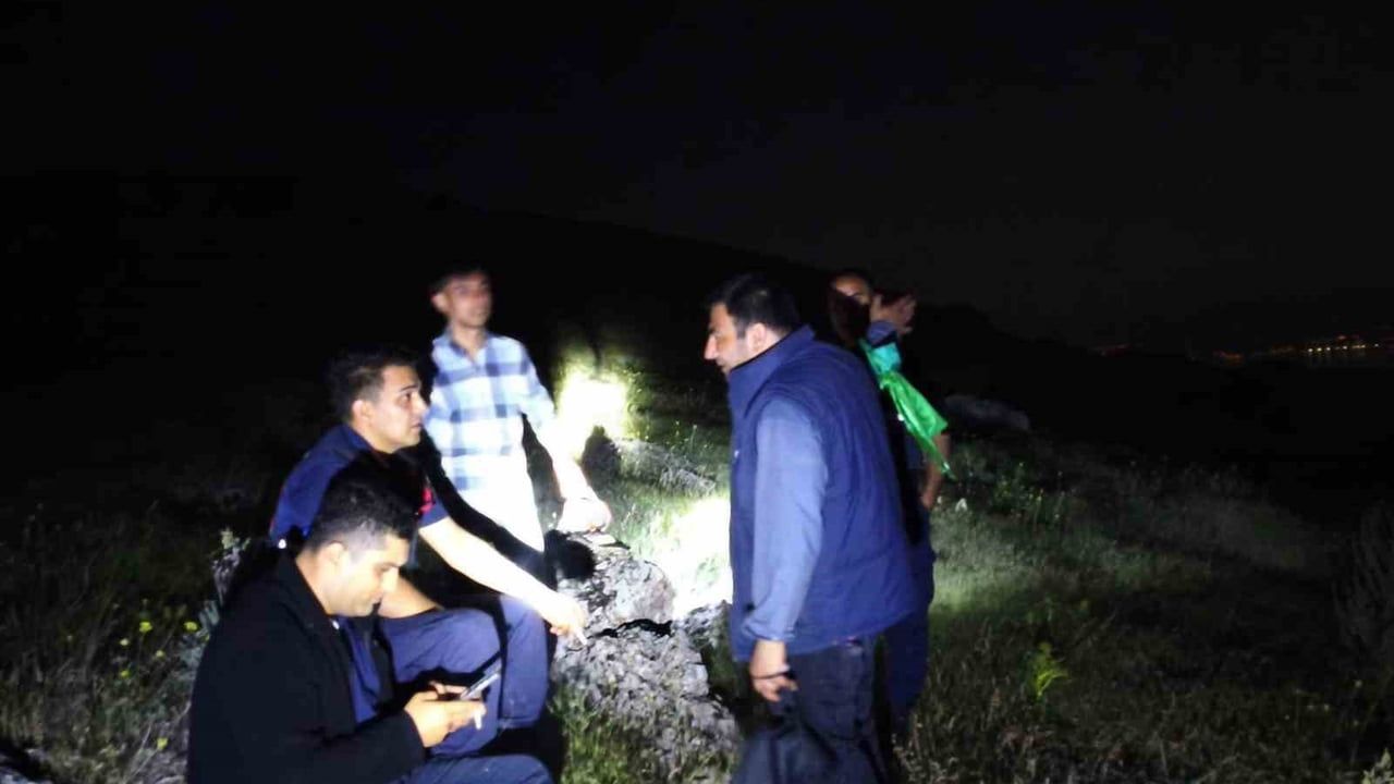 Elazığ'da dağlık alanda mahsur kalan baba ve oğlu kurtarıldı