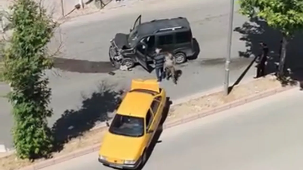 Elazığ’da hafif ticari araç ile otomobil çarpıştı: 1 yaralı