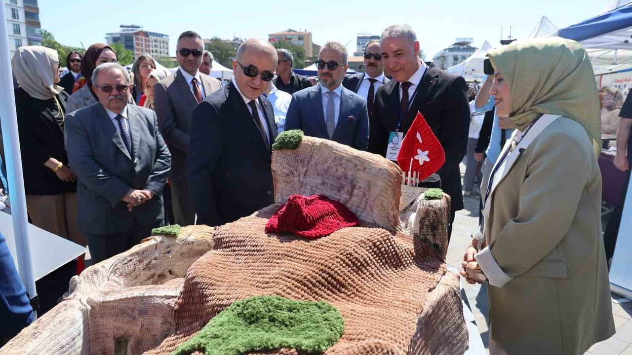 Elazığ'da 'Hayat Boyu Öğrenme Şenliği' yılsonu sergisiyle başladı