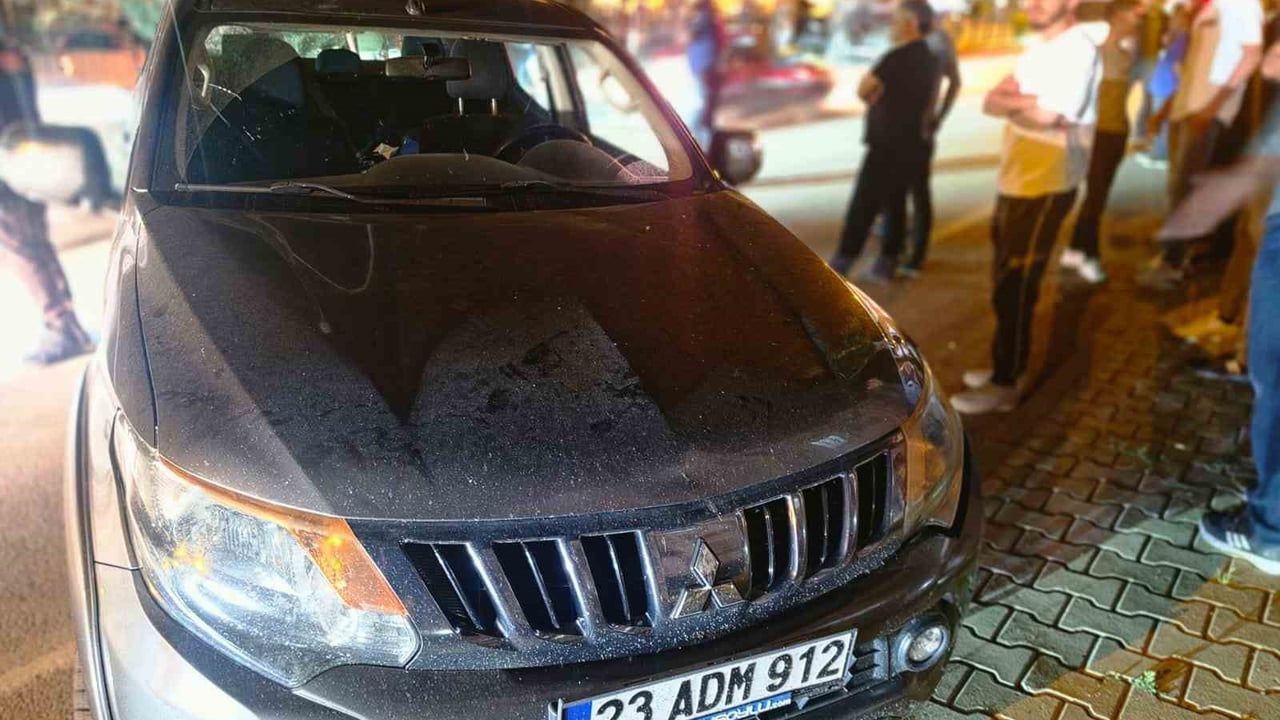 Elazığ'da kamyonet ile otomobil çarpıştı: 5 yaralı